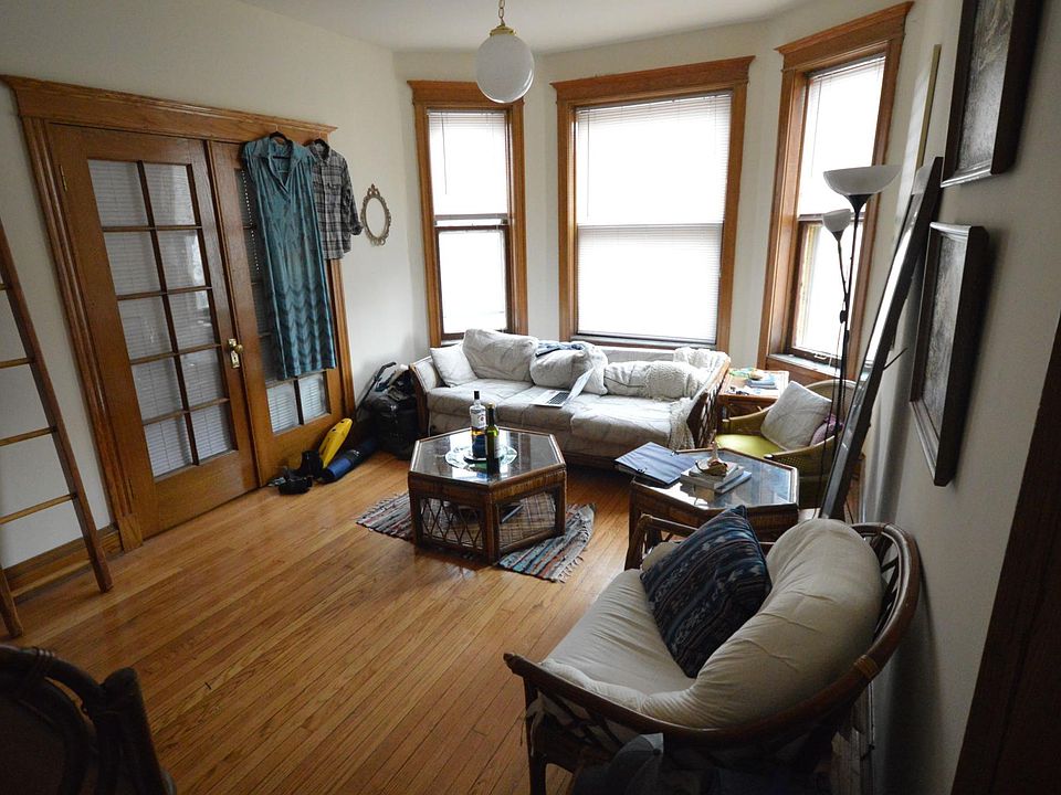 1st image of 852 W Waveland Ave APT 2