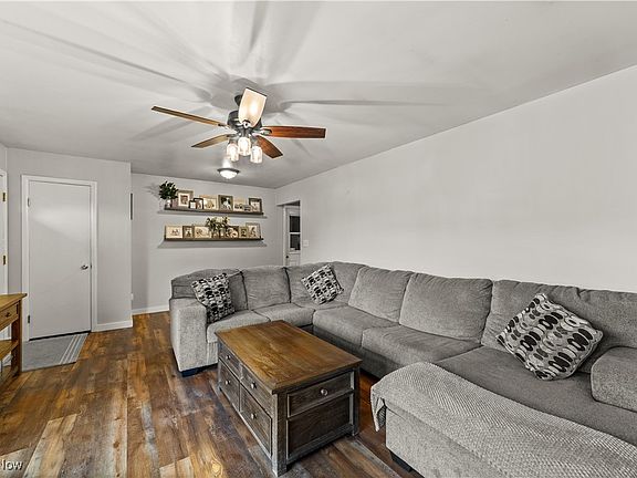 3rd image of 8333 Fairlane Dr