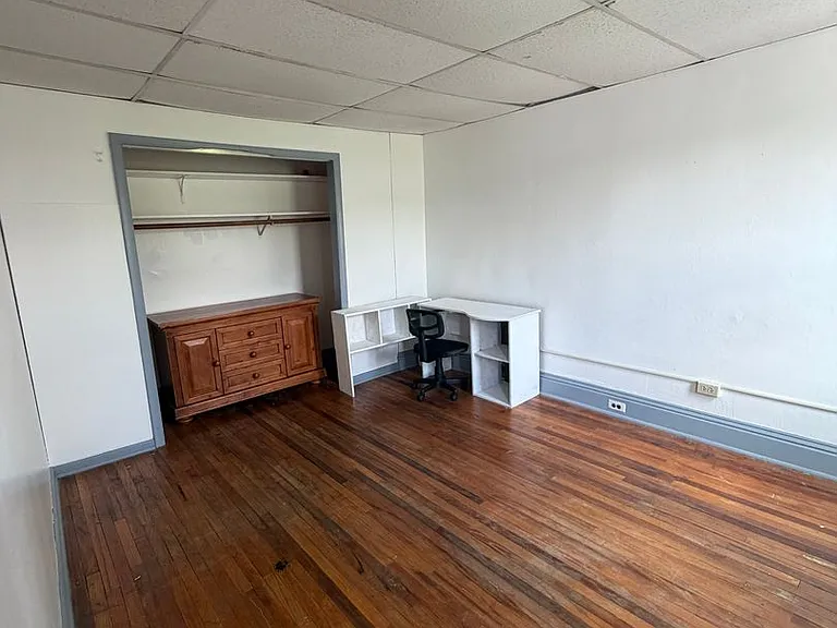 228 W Jackson St — Photo 7