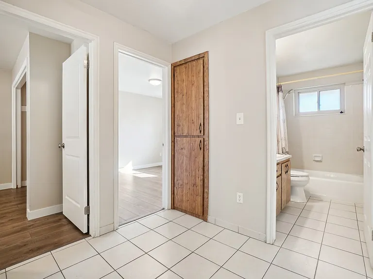 240 W 220th St S — Photo 10