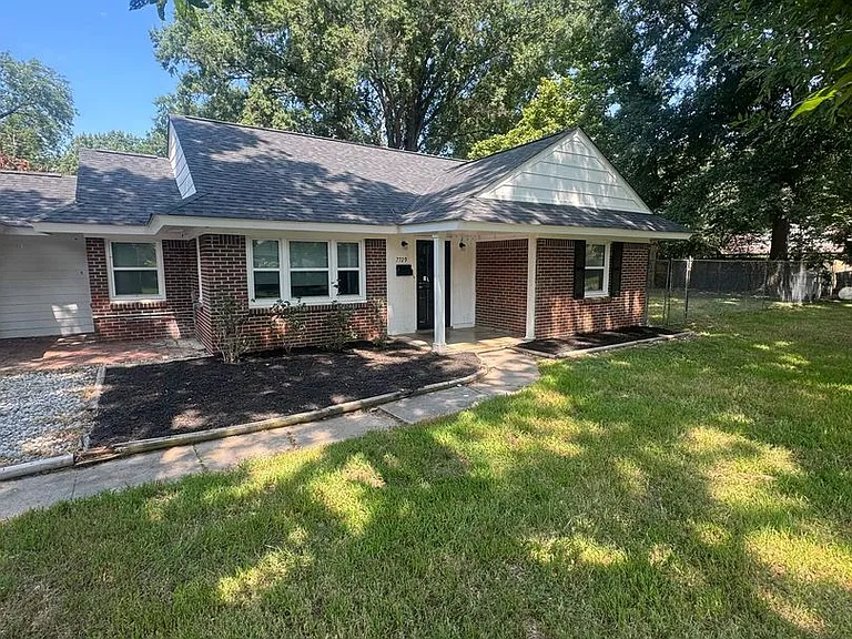 7729 Mahoney Rd — Photo 1