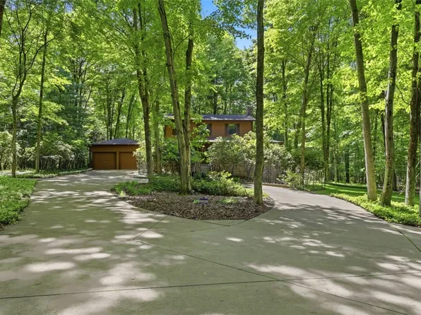 137 Spring Valley Rd, Valencia, PA 16059