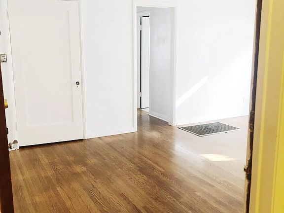 3rd image of 351 N Sierra Bonita Ave APT 4