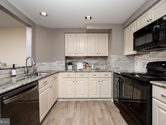 5th image of 930 Astern Way Unit 405