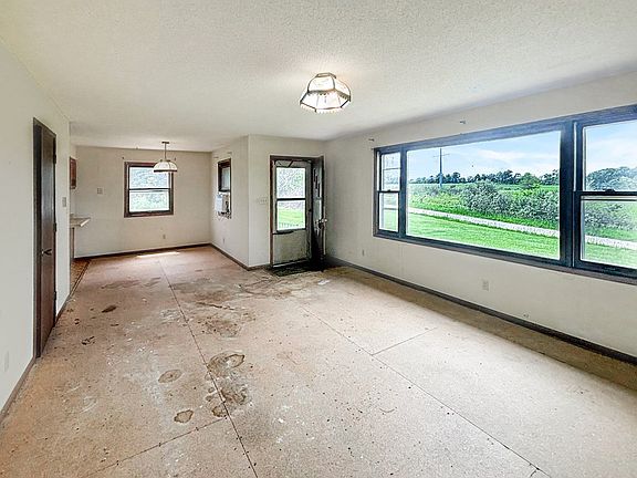 4th image of 24996 Desoto Ln