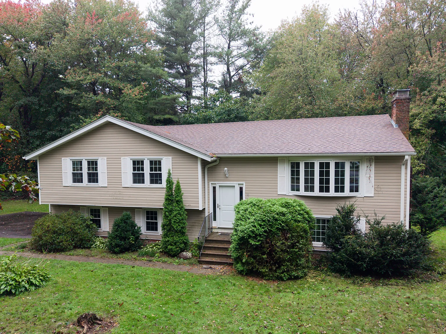 4 bed, 2.5 bath, 2249 sqft, $4,000 — Photo 1