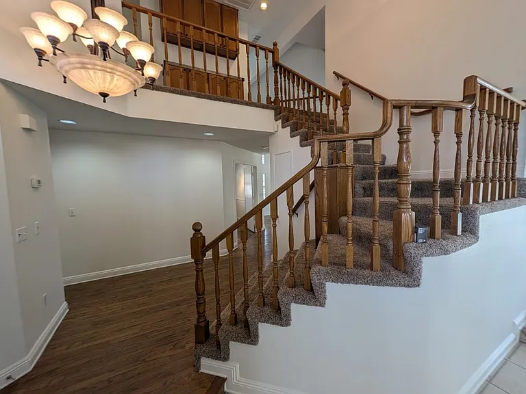 8432 Airmont Ct — Photo 19