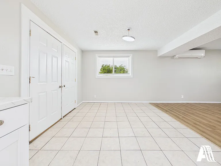 967 W Duplex — Photo 15