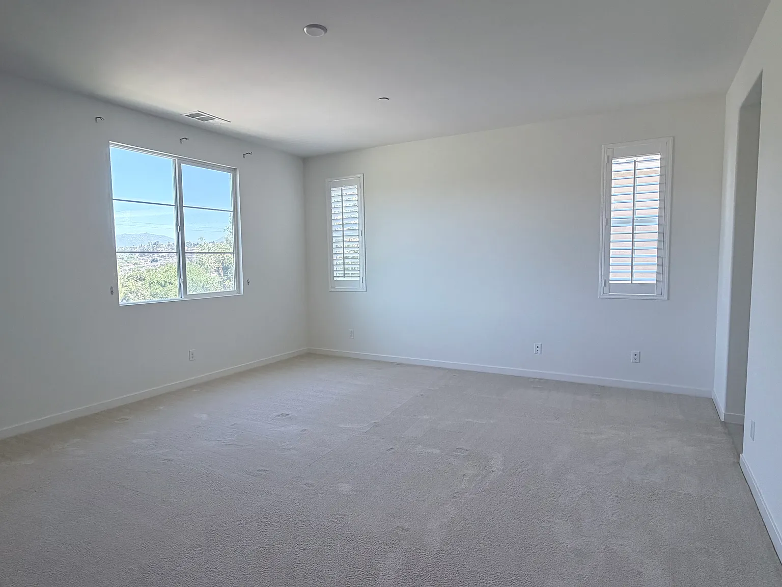 4 bed, 2074 sqft, $4,800 — Photo 4