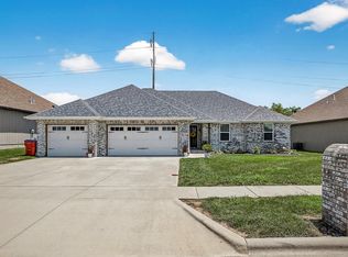 3670 N Huntington Ave, Springfield, MO 65803