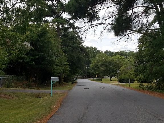 5th image of 208 Woodland Way