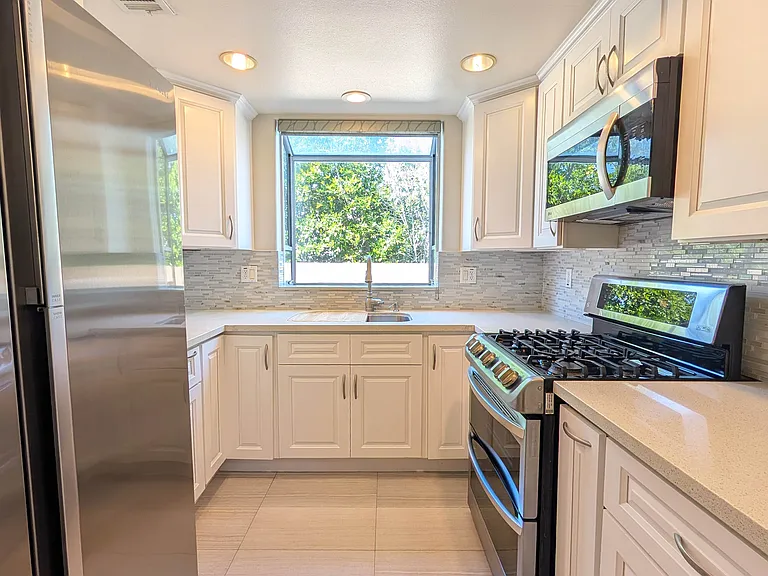 9004 Greenwood Ave — Photo 6