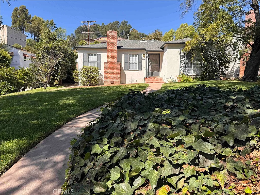 3 bed, 2.5 bath, 1446 sqft, $5,300 — Photo 3