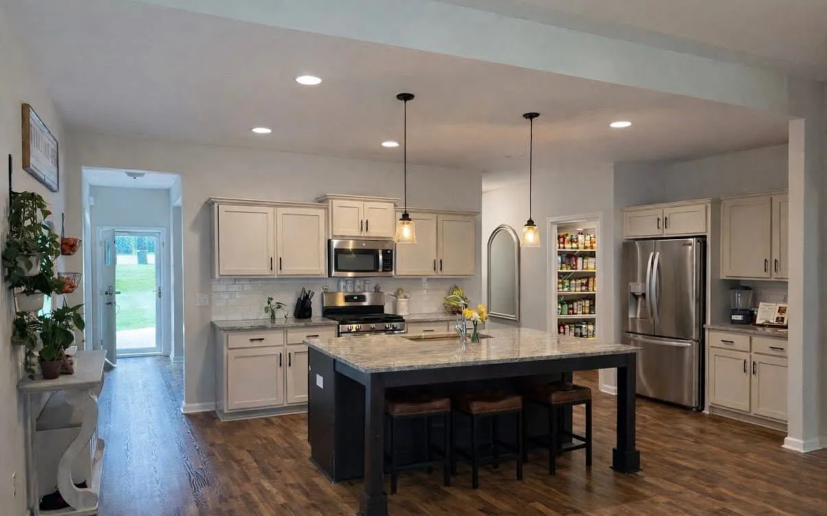 4 bed, 2332 sqft, $2,700 — Photo 1