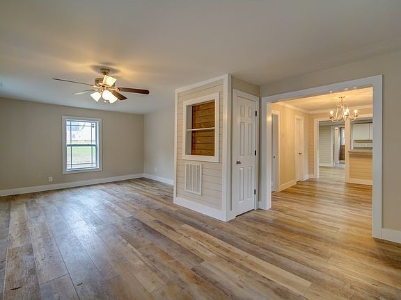 3rd image of 319 W Peachtree St