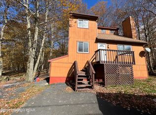 1059 Country Place Dr, Tobyhanna, PA