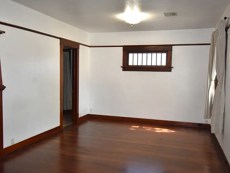 586 Grove St — Photo 8