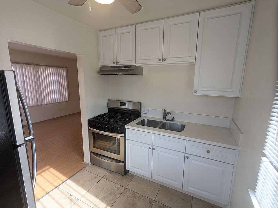1st image of 5149 Cahuenga Blvd #3