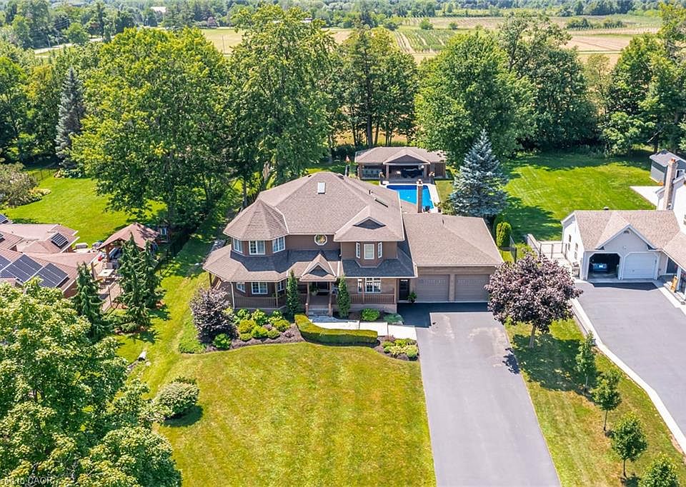 1st image of 994 Courtland Dr