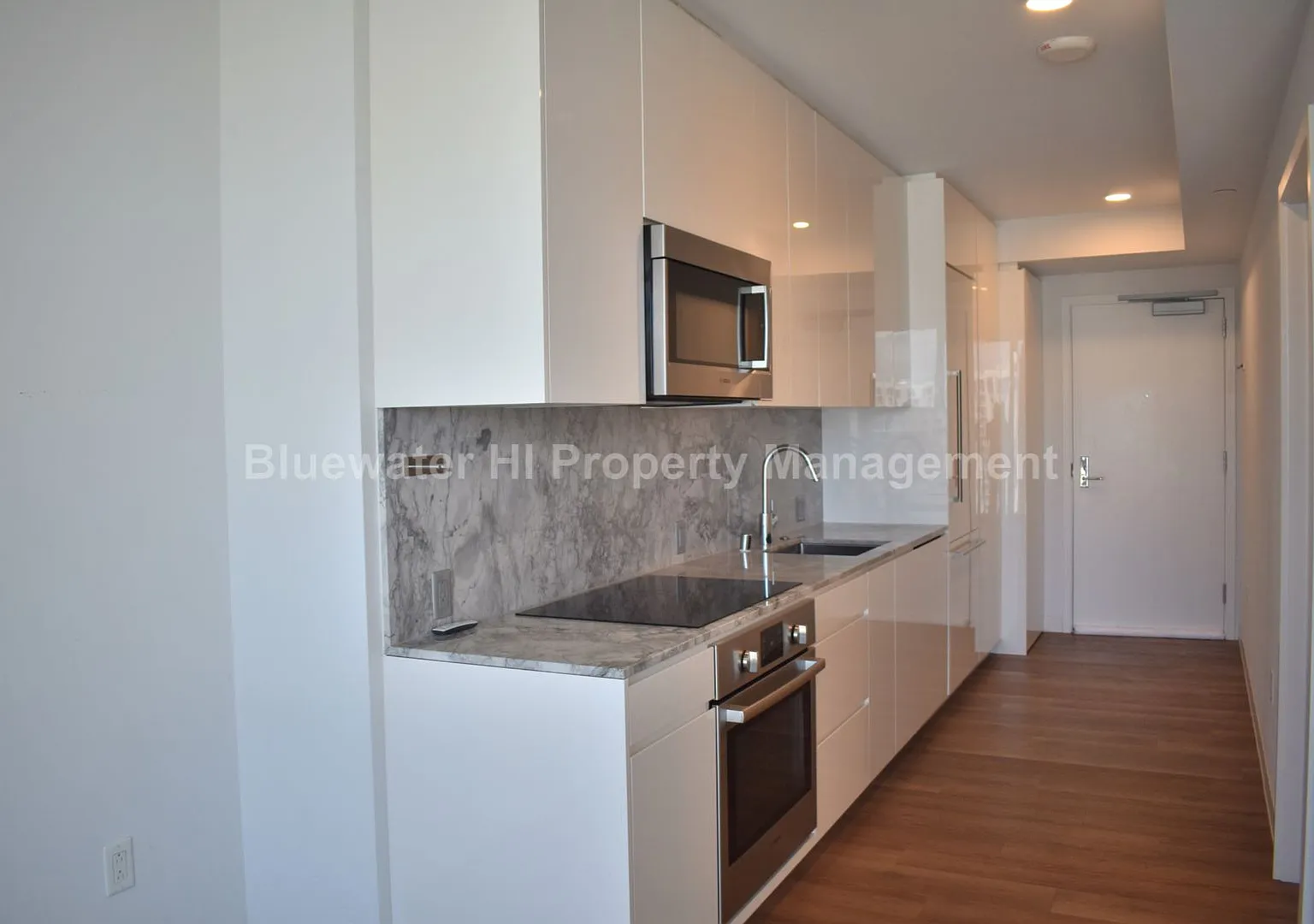 A'ali'i 1/1/1 High floor w/ ocean view — Photo 1