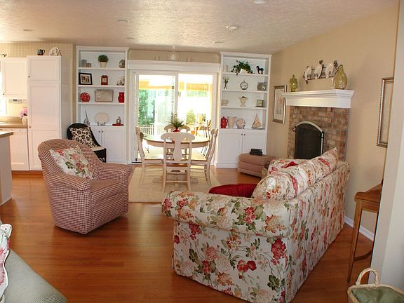 5th image of 9868 Woodhurst Dr