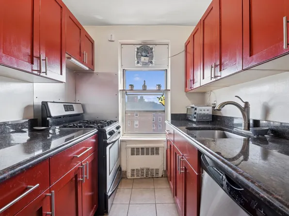 67-12 Yellowstone Boulevard image 14 of 20