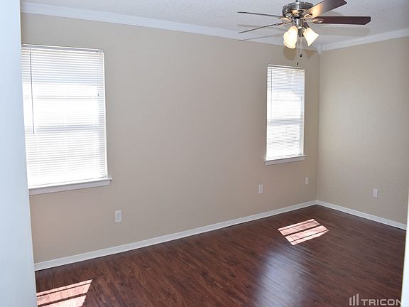 5th image of 3725 Holly Springs Dr