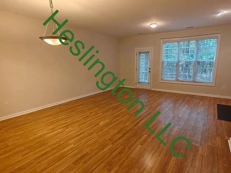205 Sir William Ln — Photo 3