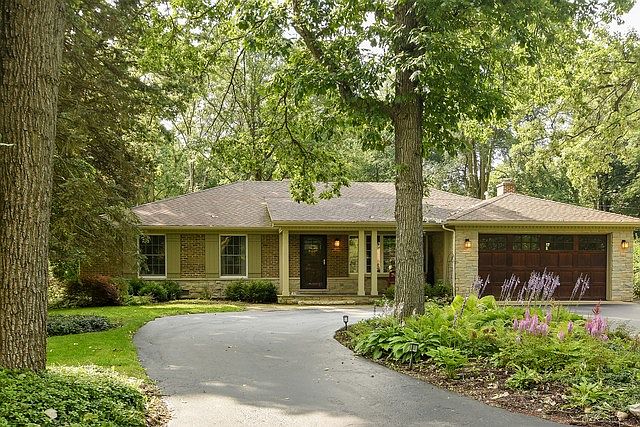 1st image of 12 Essex Ln