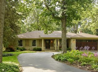 12 Essex Ln, Lincolnshire, IL