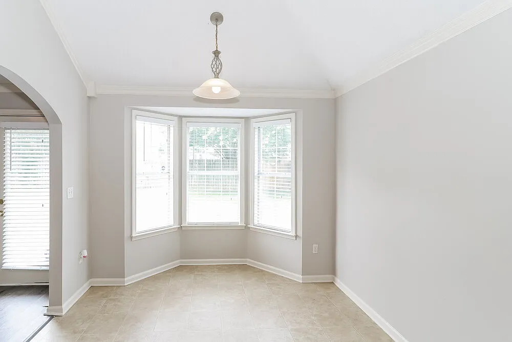 3 bed, 2.0 bath, 1549 sqft, $1,910 — Photo 4