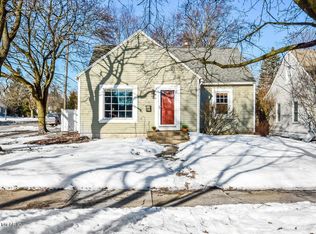 1165 Lakeside Dr SE, East Grand Rapids, MI