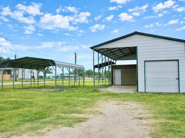 395 Holiday Village Dr, Quitman, TX 75783