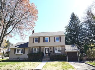 52 Surrey Ln, Tenafly, NJ 07670