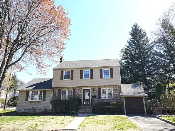 52 Surrey Ln, Tenafly, NJ 07670