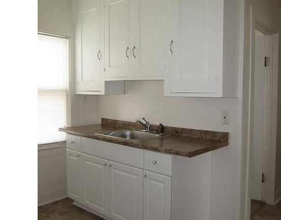 4th image of 2070 Lark St