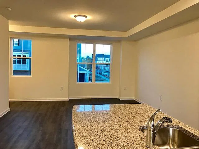 4 bed, 2.5 bath, 1717 sqft, $1,895 — Photo 4