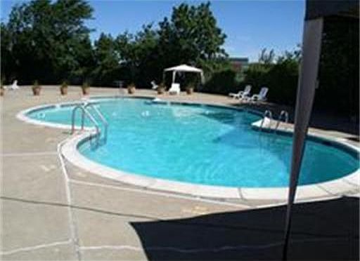 4th image of 900 Governors Dr APT 13