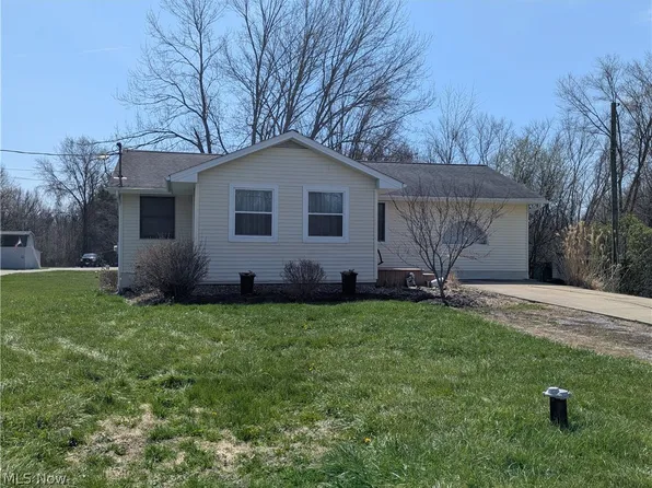 10676 Holcomb Rd, Newton Falls, OH 44444