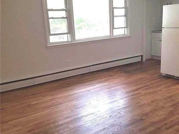 4th image of 28 Carpenter Ave
