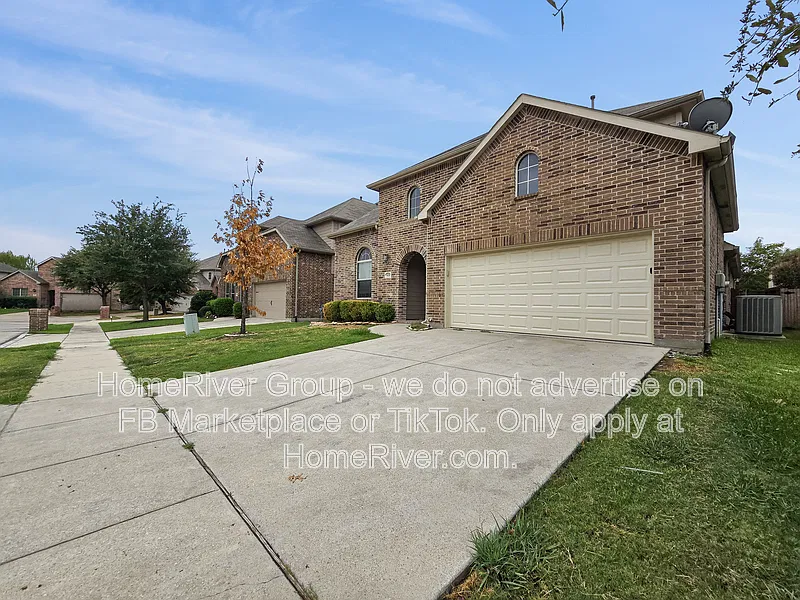 3 bed, 2.5 bath, 3113 sqft, $2,590 — Photo 2