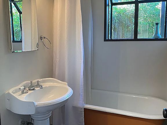 4th image of 2076 Ticonderoga Dr