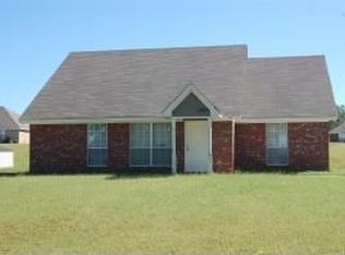 1736 Elvis Presley Dr, Tupelo, MS 38804