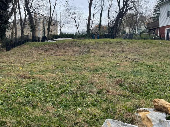 417 N Market St, Staunton, VA 24401