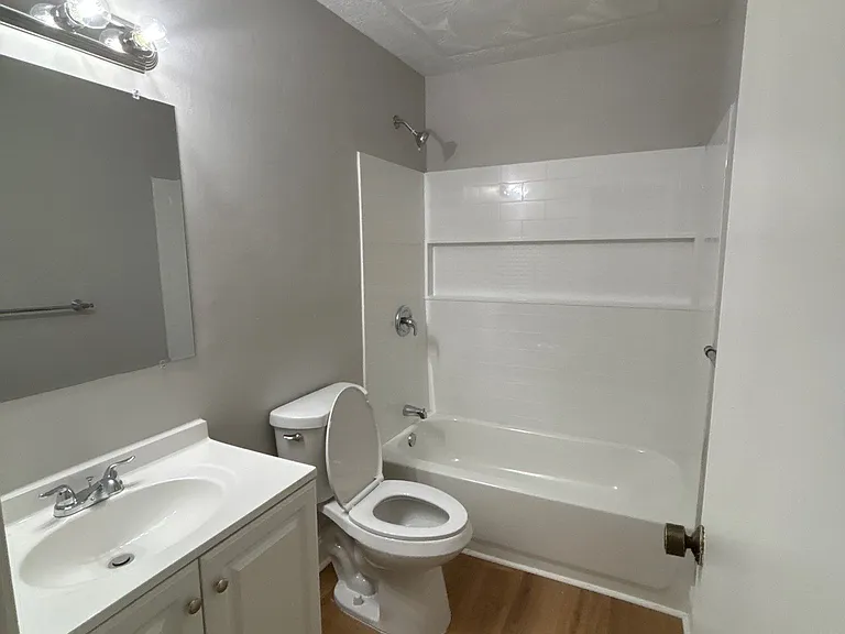 418 Lyndon Ln — Photo 11