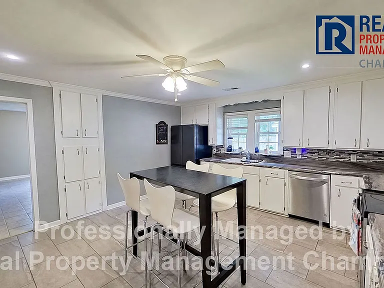 27 East Dr — Photo 8