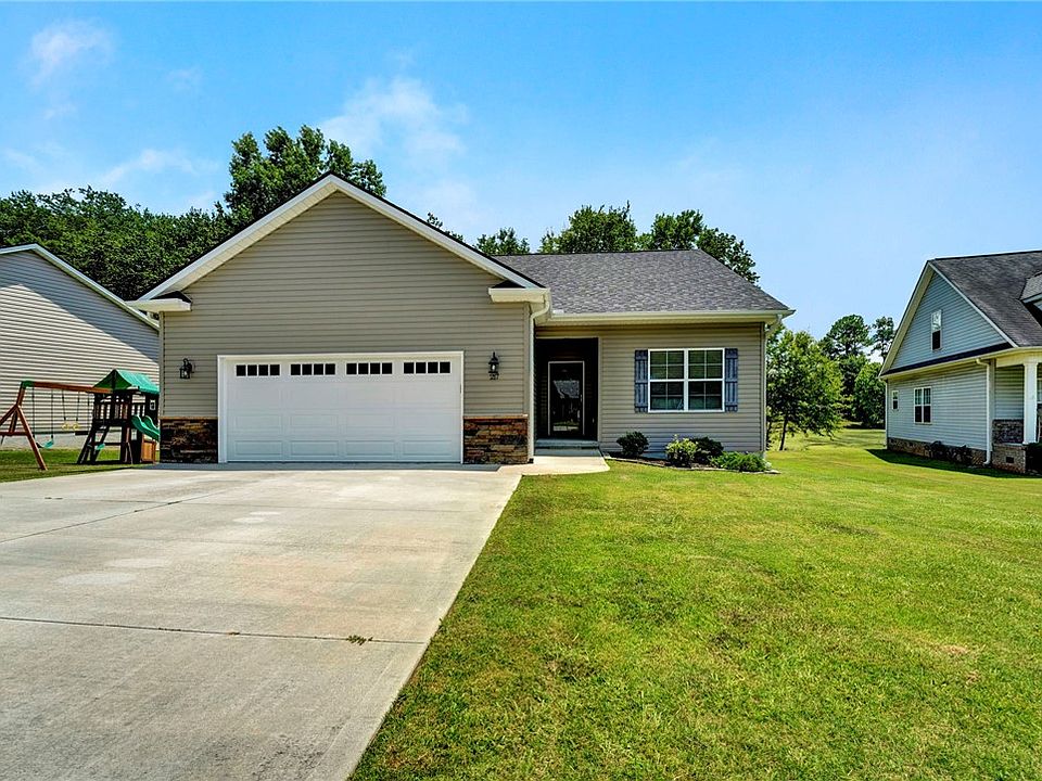 1st image of 217 Ashwood Ln
