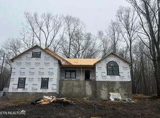 633 Icy Cove Trl, Monterey, TN 38574