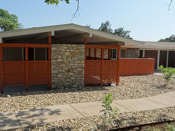 Front frm Crprt Side