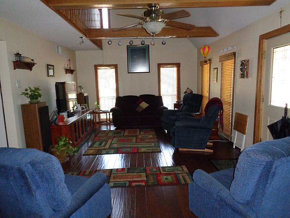 2nd image of 3085 Lakeshore Dr